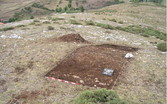 Sondeo arqueológico en el castro de Las Rabas. MUNIBE (Antropologia-Arkeologia)