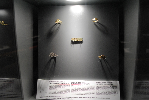 Anillos visigodos expuestos en el MUPAC (Museo de Prehistoria y Arqueología de Cantabria)