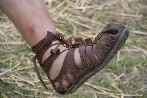 Calzado típico militar romano, apreciándose en su suela las típicas clavi caligae