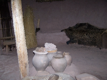 Interior de la cabaña de los Baraones en el Poblado Cántabro de Argüeso