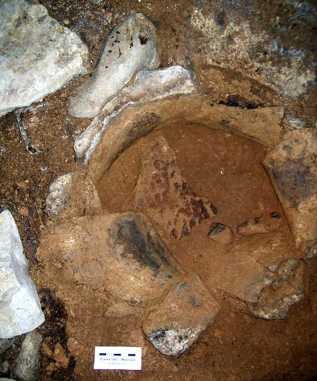 Fragmentos cerámicos de la orza de la cueva 3167. Fotografía: Matienzo Caves Project