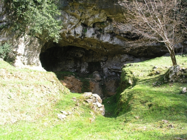 Abrigo / cueva de Cualventi. Fotografía: GAEM Arqueólogos.