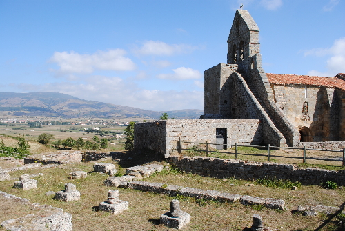 Iglesia de Santa Maria y foro de Iuliobriga