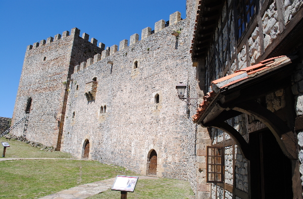 Patio de armas del Castillo de San Vicente de Argüeso