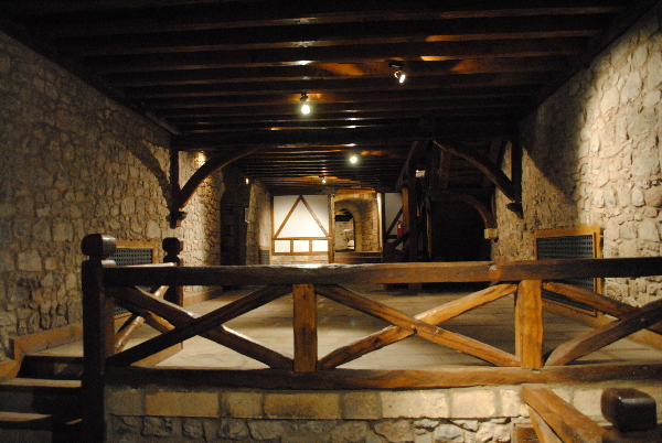 Detalle interior de una de las salas del Castillo de San Vicente de Argüeso