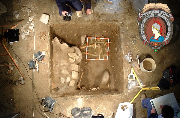 Excavación en el interior de la iglesia de San Vicente (Potes, Liebana). Fuente: Sección Arqueología - CDL Cantabria