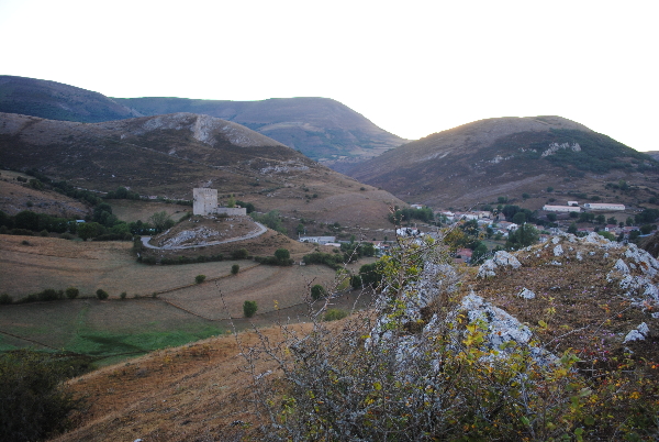 Castillo de San Vicente desde la cima del castro de Triquineja