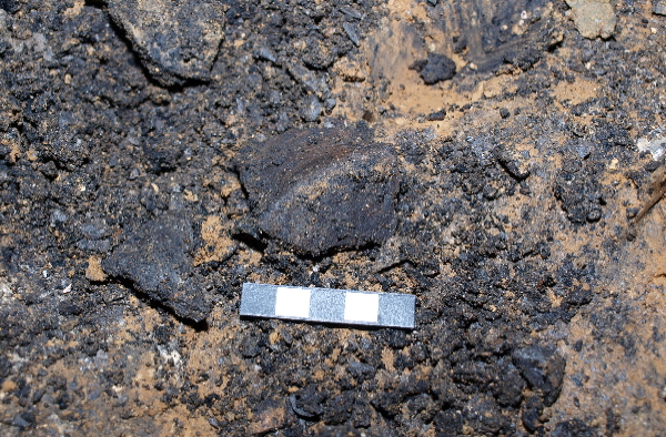 Fragmento cerámico encontrado en la cueva del Aspio