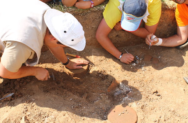 Equipo de 2013 en la excavación del yacimiento