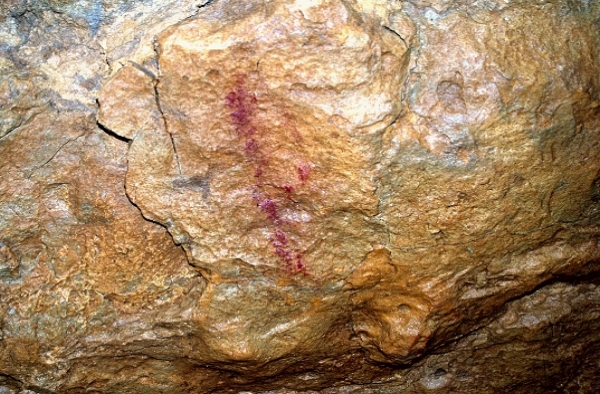 Pintura del interior de la cueva de Cudón. Fuente: GAEM Arqueólogos