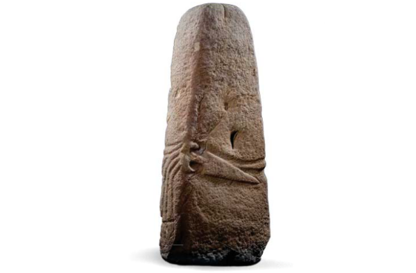 Estatua-estela de Salcedo. Fuente: Después de Altamira - Arte y grafismo rupestre post-paleolítico en Cantabria (editorial ACANTO)