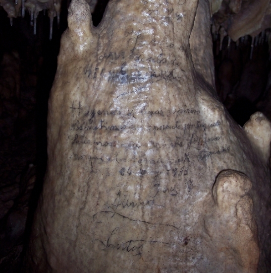 HUYENDO DE LUGAR ESPINOSO