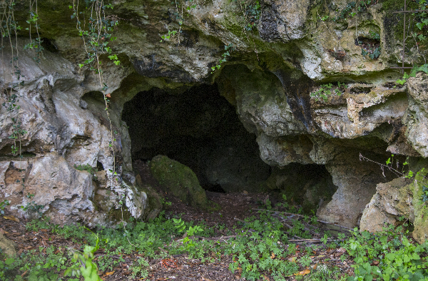 Boca de la cueva de El Mapa. Copyright: Alberto G. Ibañez (Ayto de Camargo)