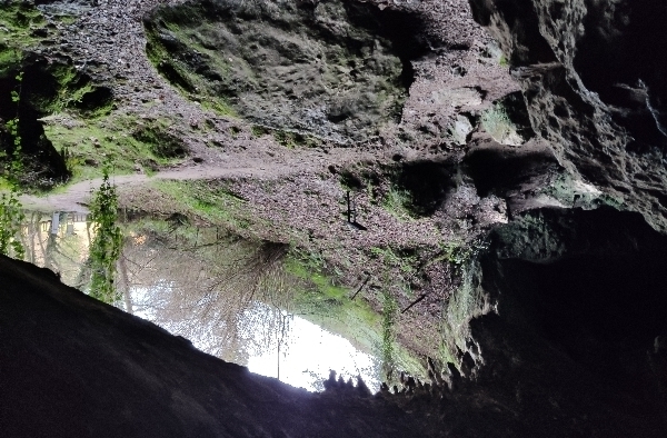 Boca de la cueva de El Valle