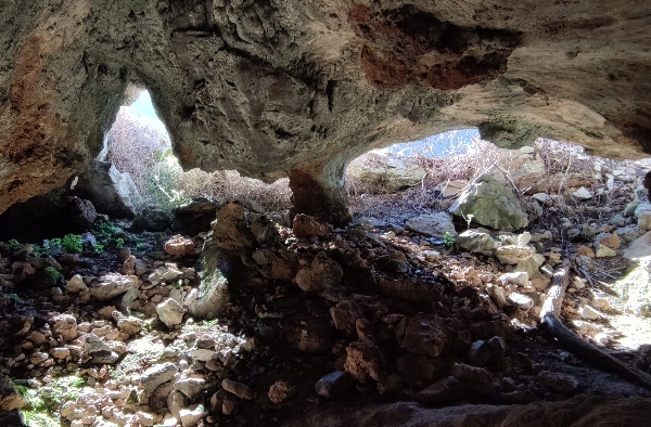 Bocas secundarias de la cueva de La Palenciana