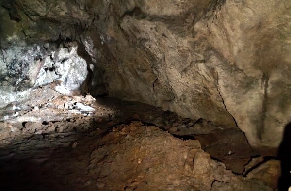 Calicatas en la cueva del Acebo