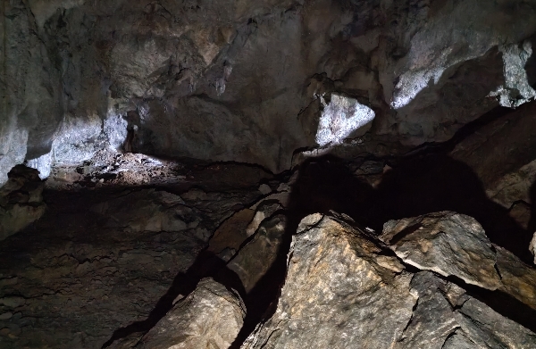 Gran sala de la cueva del Acebo