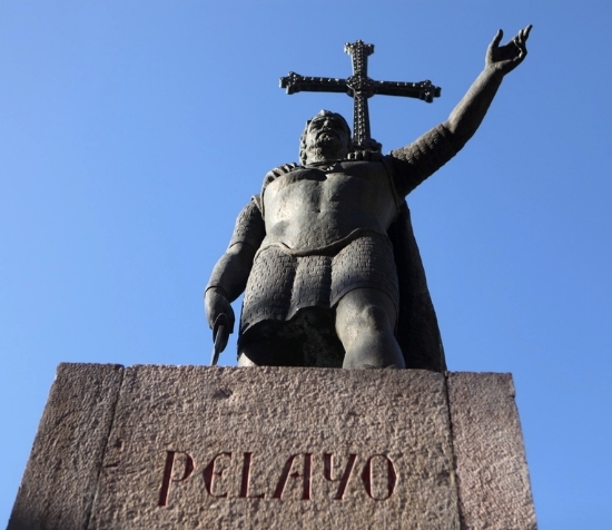 Monumento a Don Pelayo en Covadonda