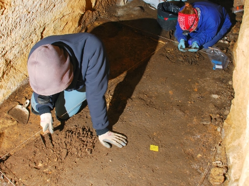 Equipo de arqueólogos del Proyecto Mauranus. Fuente: http://mauranus.blogspot.com.es