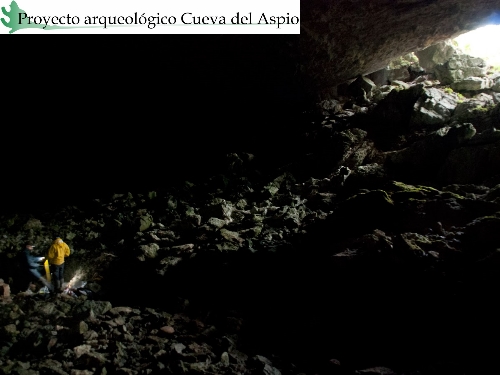 Sondeos en el acceso a la Cueva del Aspio. Fuente: Rafael Bolado del Castillo